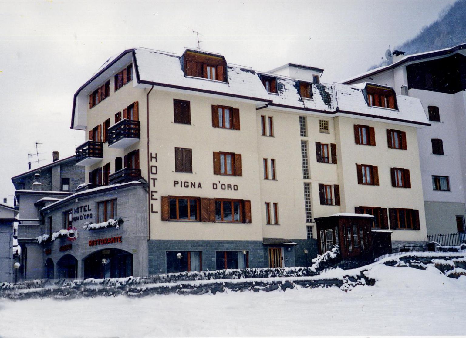 Hotel Pigna D'Oro Chiesa in Valmalenco Exterior foto